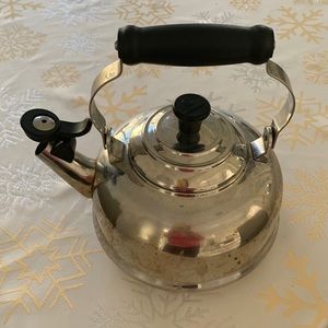 Le Creuset tea pot